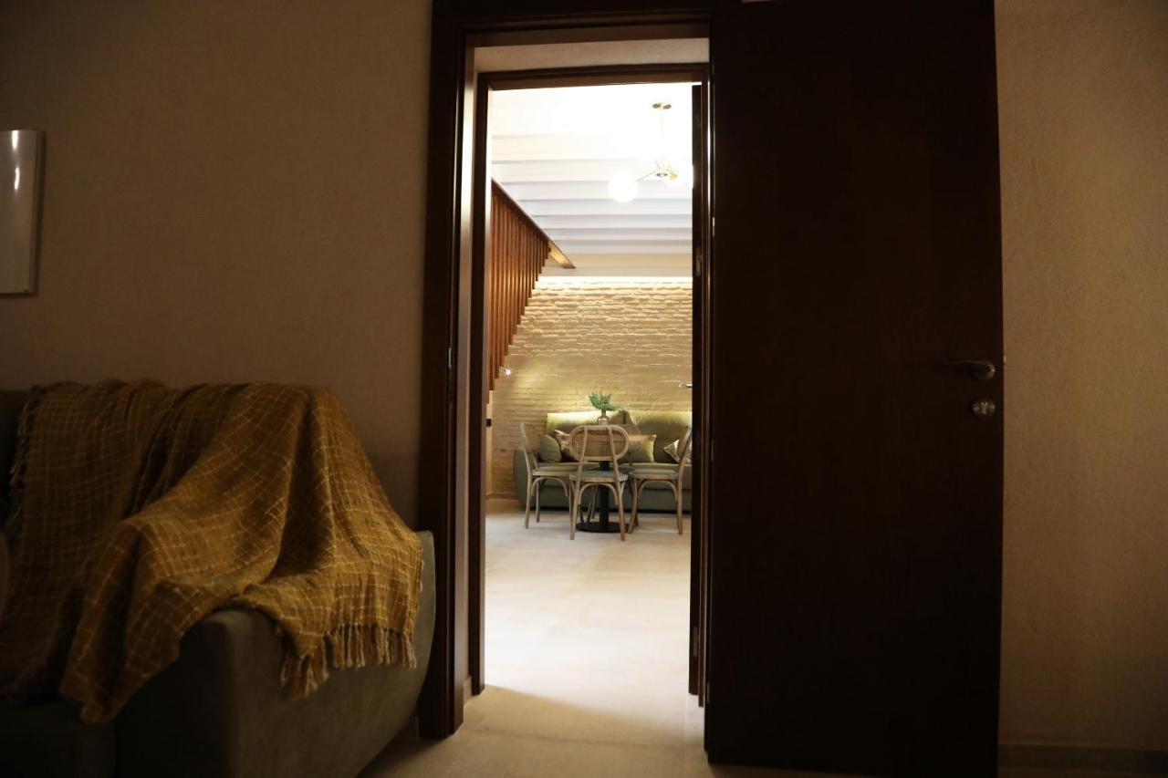 Casa Senorial Del Siglo XVIII Aparthotel Sevilla Kültér fotó