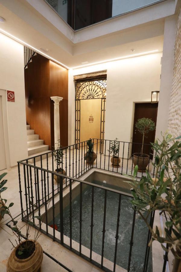 Casa Senorial Del Siglo XVIII Aparthotel Sevilla Kültér fotó