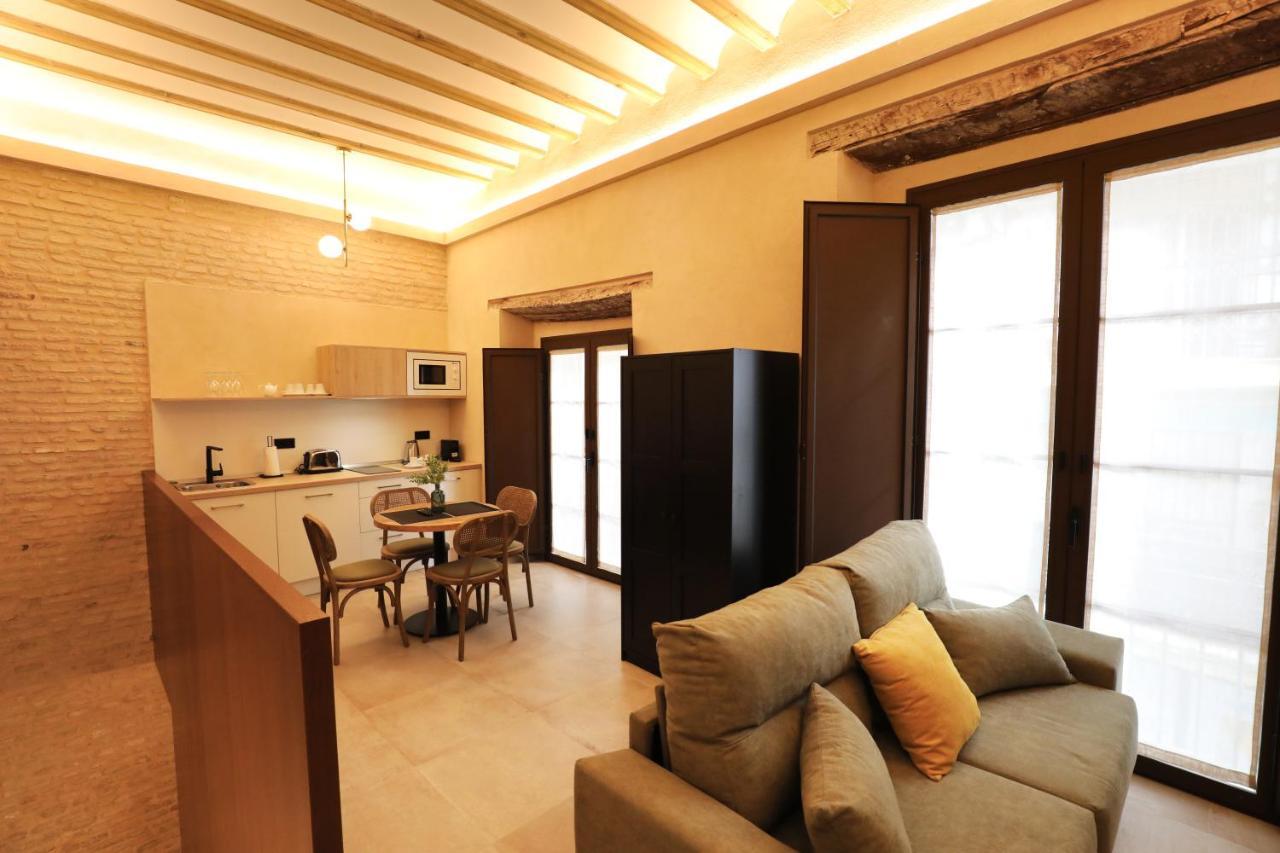 Casa Senorial Del Siglo XVIII Aparthotel Sevilla Kültér fotó